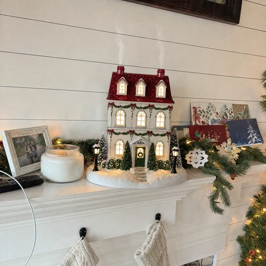 ✨🎄Christmas House Essential Oil Diffuser – 🏘️Glowing Holiday Decor with Chimney Mist🌿